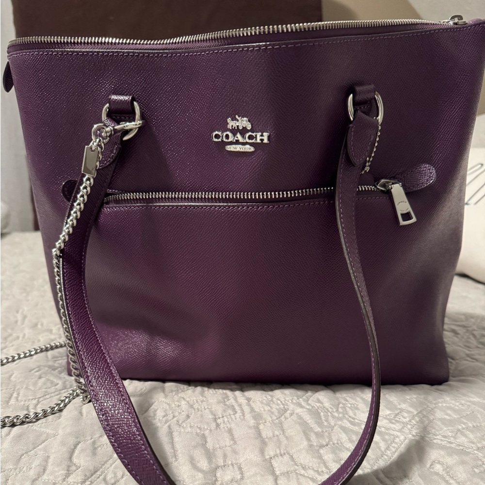 Coach Purple Leather Women's Bag with crossbody chain